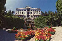 L'extérieur est magnifique, il faut aussi voir les jardins et l'intérieur de la Villa Carlotta